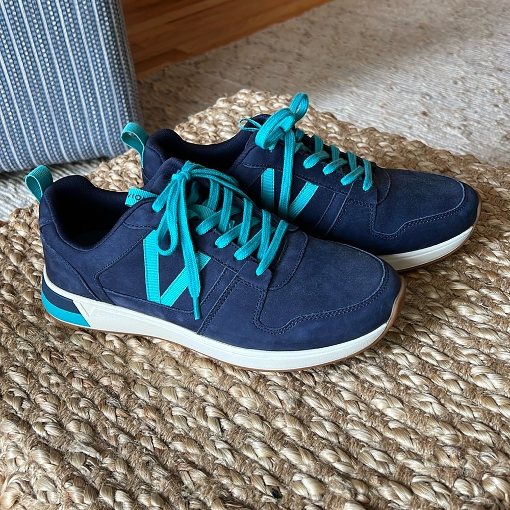 Vionic Rechelle lace up sneakers